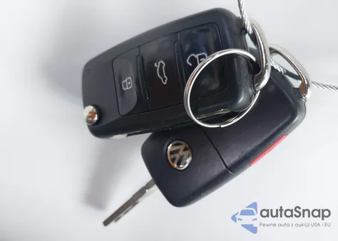 2013 Volkswagen Beetle 2.5L from USA, damaged, VIN 3VW5P7AT3DM831723